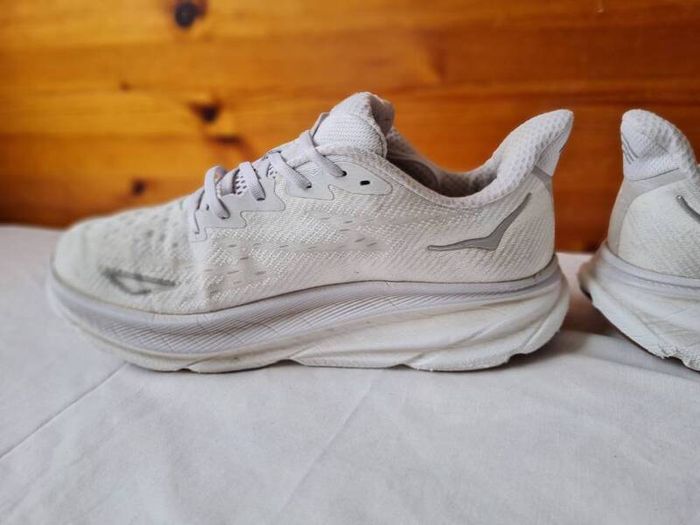 Hoka clifton 9 white Size 10 eu 44.5 in excellent condition