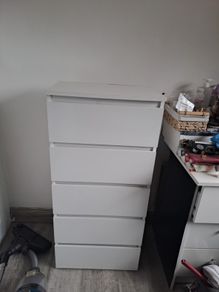chest of drawers