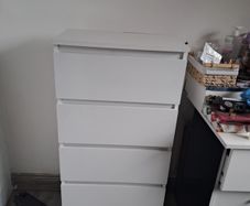 chest of drawers