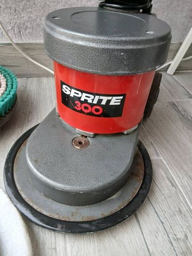 Floor buffer