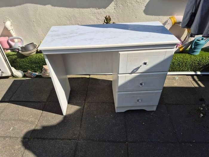 dressing table/desk