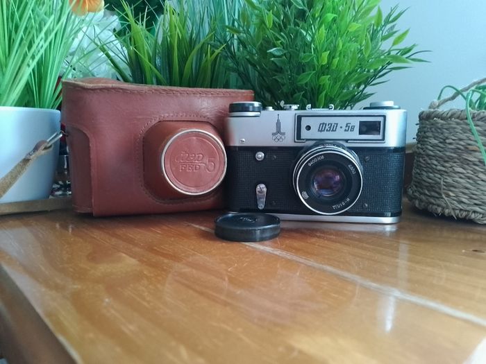 Refurbished FED-5B Olympic, 35mm Film Camera, Industar-61 Lens, M39 Mount, 256538