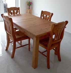 Expandable Solid Wood Kitchen Table with 4 chairs