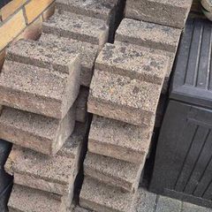 Paving kerbs