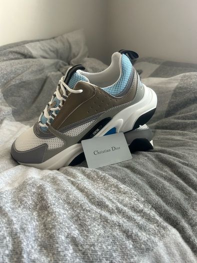 Dior b22 with box