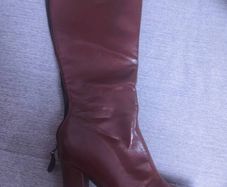 Womens tall burgundy boot Size 4