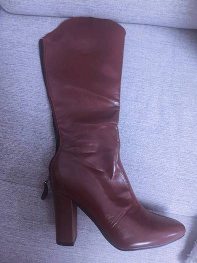 Womens tall burgundy boot Size 4
