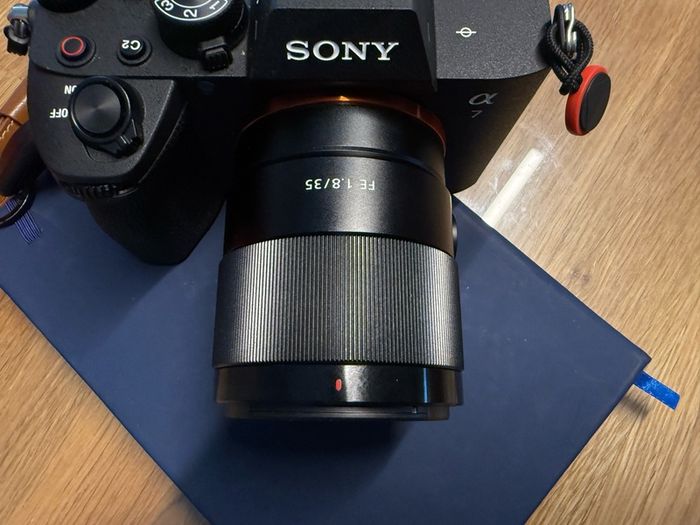Sony FE 1.8 35mm