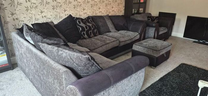 DFS - Black & Grey Corner Suite