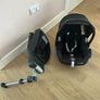 Maxi Cosi car seat and 2 bases. Image 2