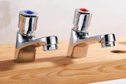 1 Pair Bathroom Sink Taps, Chrome Finish Modern Self Close Tap, 1/2 Hot Cold Mixer Non-concussive Basin Sink Tap for Kitchen Bathroom Hotel Public Toilet