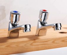 1 Pair Bathroom Sink Taps, Chrome Finish Modern Self Close Tap, 1/2 Hot Cold Mixer Non-concussive Basin Sink Tap for Kitchen Bathroom Hotel Public Toilet