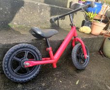 Kids balance push bike