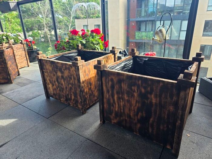 4 oak wooden planters
