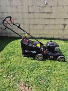 Pro-Lawn Self-Propelled Petrol Lawnmower (Briggs & Stratton 500e 140cc Engine)