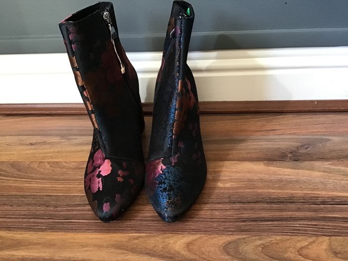 Stradivarius Ladies Fabric Patterened Boots Size 4