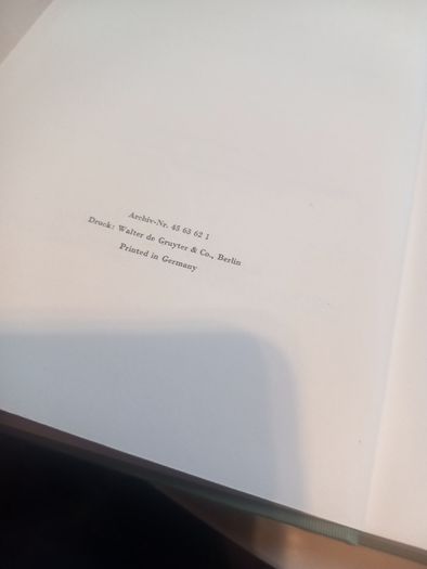 Hardback of Iwein poetry by Hartmann von Aue, in German, D18 post 8e
