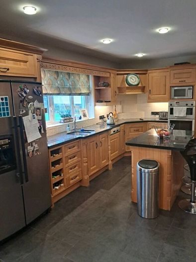 Oak kitchen with granite worktop.  Price drop
