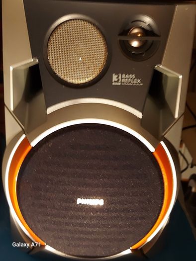 Sony Micro Hifi System Model CMT-CP1, Radio, CD and Tape with Two Philips Speakers Model FWB-C355-01 in excellent condition