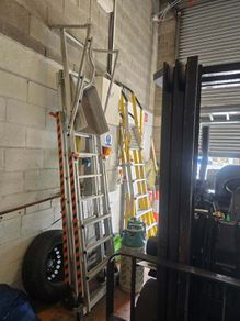 Platform ladders