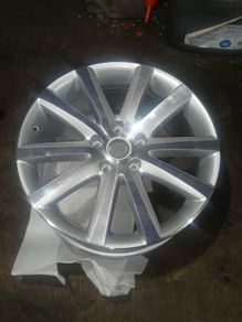 VW Alloy wheel  (X1)