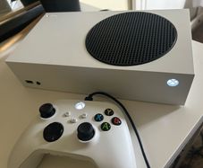 Xbox Series S and Acer gaming monitor