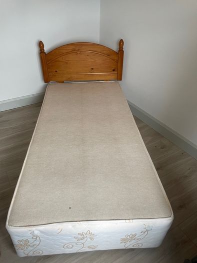Single Wooden Bed Frame with Divan Base anud Mattress