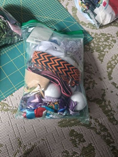 cutting mat and fabric bags x 8