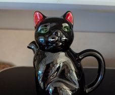 Black Cat tea pot for one