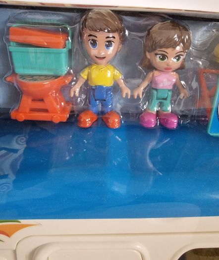 Keenway Camper Paradise Playset Camper Van Toy with Figures & Accessories NEW