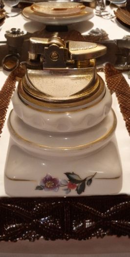 Vintage 1940s Mid-Century Floral Porcelain Table Lighter - Excellent Condition