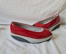 Mbt kainga rockers Size 4 eu 37 red leather in excellent condition