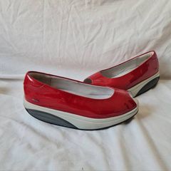 Mbt kainga rockers Size 4 eu 37 red leather in excellent condition