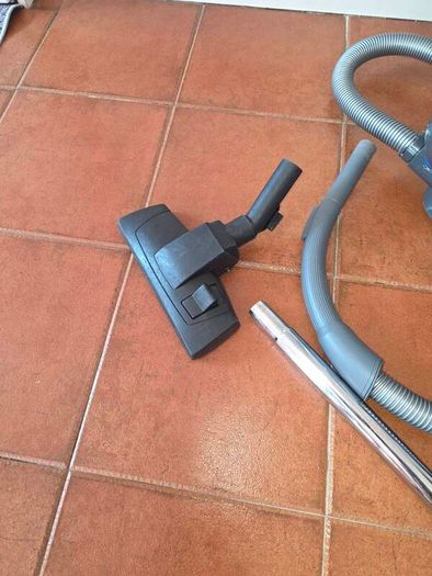 Vacuum Cleaner 750W