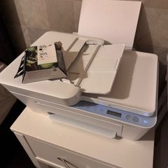 HP DeskJet 4222e + New Cartages