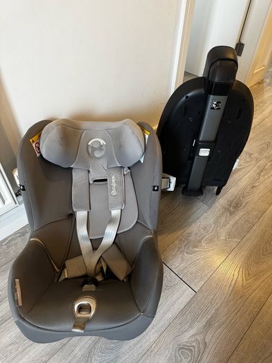 Cybex Sirona M2 i-size and Cybex Gold M base