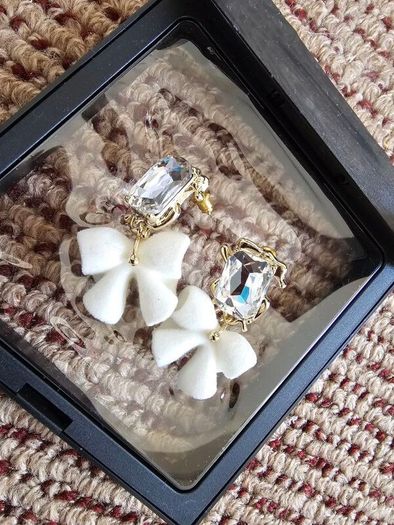 Brand New Floral Crystal Statement Earrings Gift Box Included
