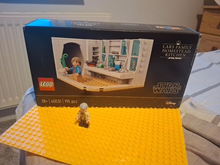 Lego star wars minifigures: Owen and Beru Lars