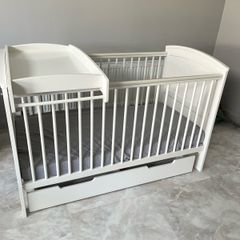 Mamas&Papas Cot bed with storage drawer and cot top changer