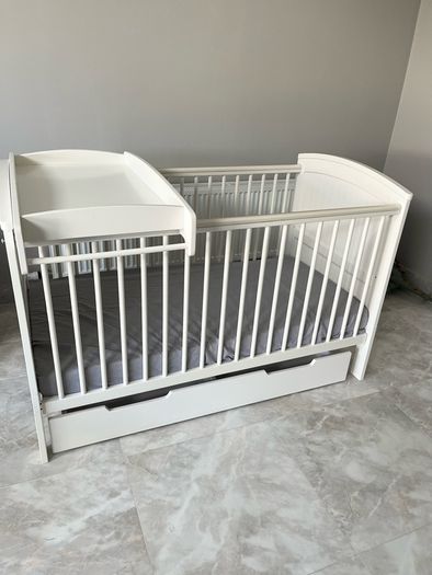 Mamas&Papas Cot bed with storage drawer and cot top changer