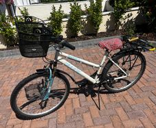 bike with basket lock & lights