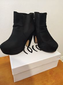 Black boots SIZE 4 UK, EU37