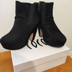 Black boots SIZE 4 UK, EU37