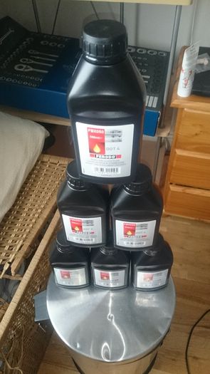 brake/clutch oil/fluid Dot 4