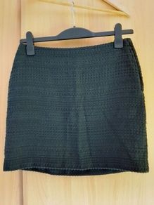 H&M black woven mini skirt .