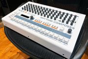 e-licktonic Nava Extra9 - Drum Machine TR-909 Clone - Excellent