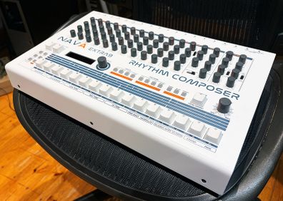 e-licktonic Nava Extra9 - Drum Machine TR-909 Clone - Excellent