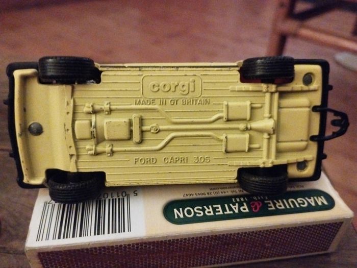 Vintage Corgi FORD CAPRI 3.0S Diecast Car Made in Great Britain Postage Available or Collection