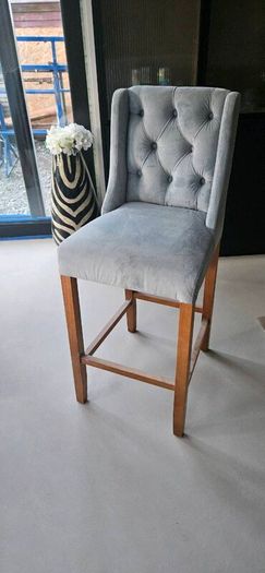 Dining Table & Chairs