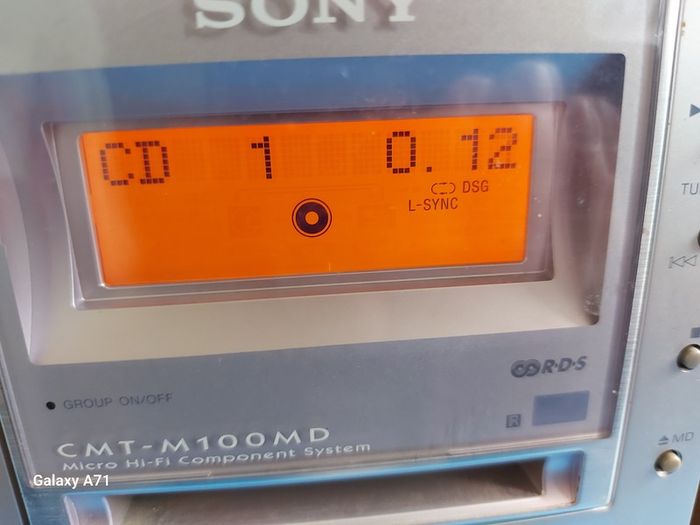 Sony CMT-M100MD Micro Hi-Fi Component System with Speakers, in excellent condition, Radio, CD and Tape working fine,